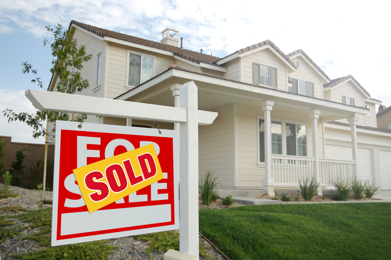 Experienced real estate closing lawyer guiding clients through home purchases, title transfers, and property transactions. Ensuring smooth and secure closings—Contact us for expert legal assistance!